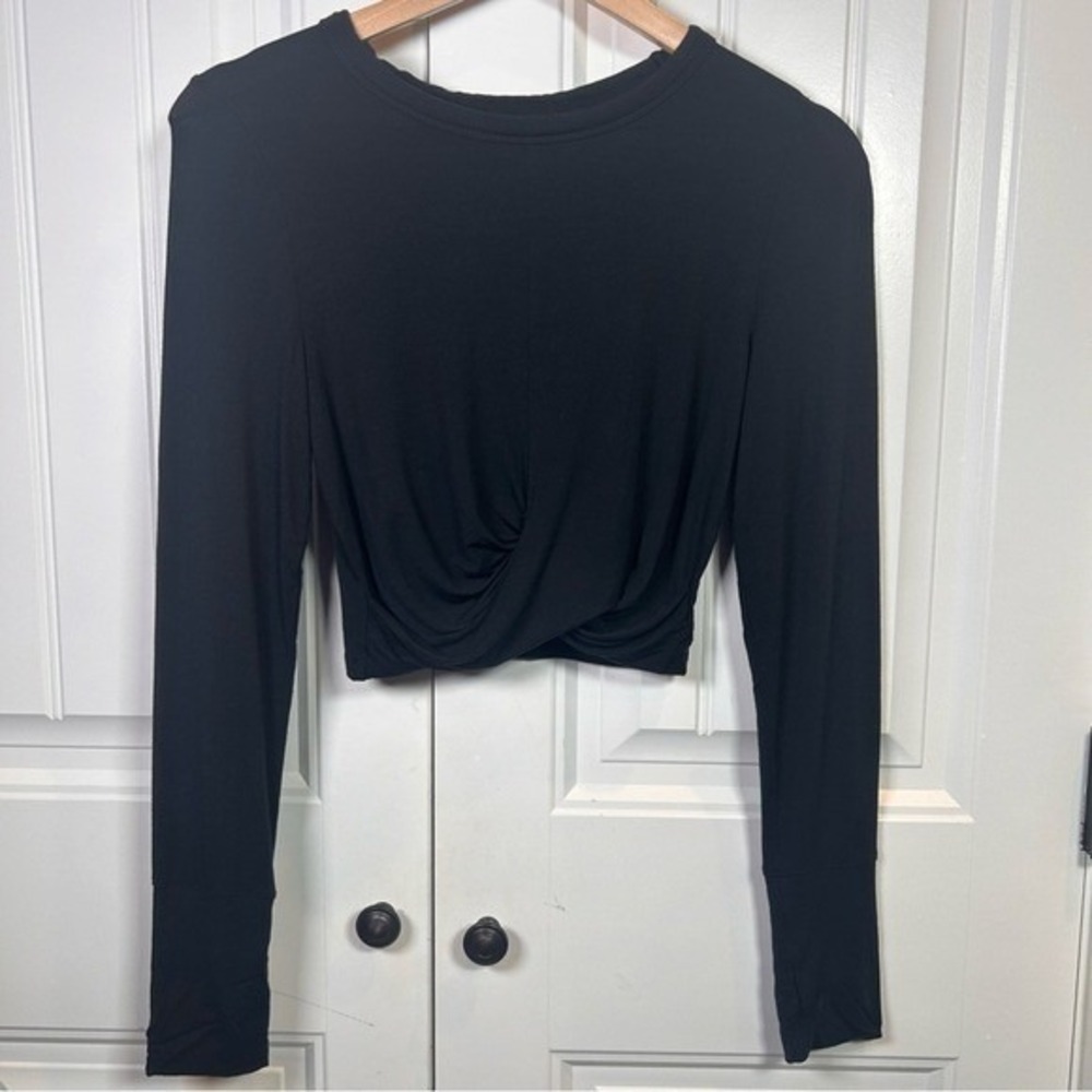 OFFLINE by Aerie Twist Front Crop Top Womens Small Black Long Sleeve Thumbholes - Picture 4 of 8